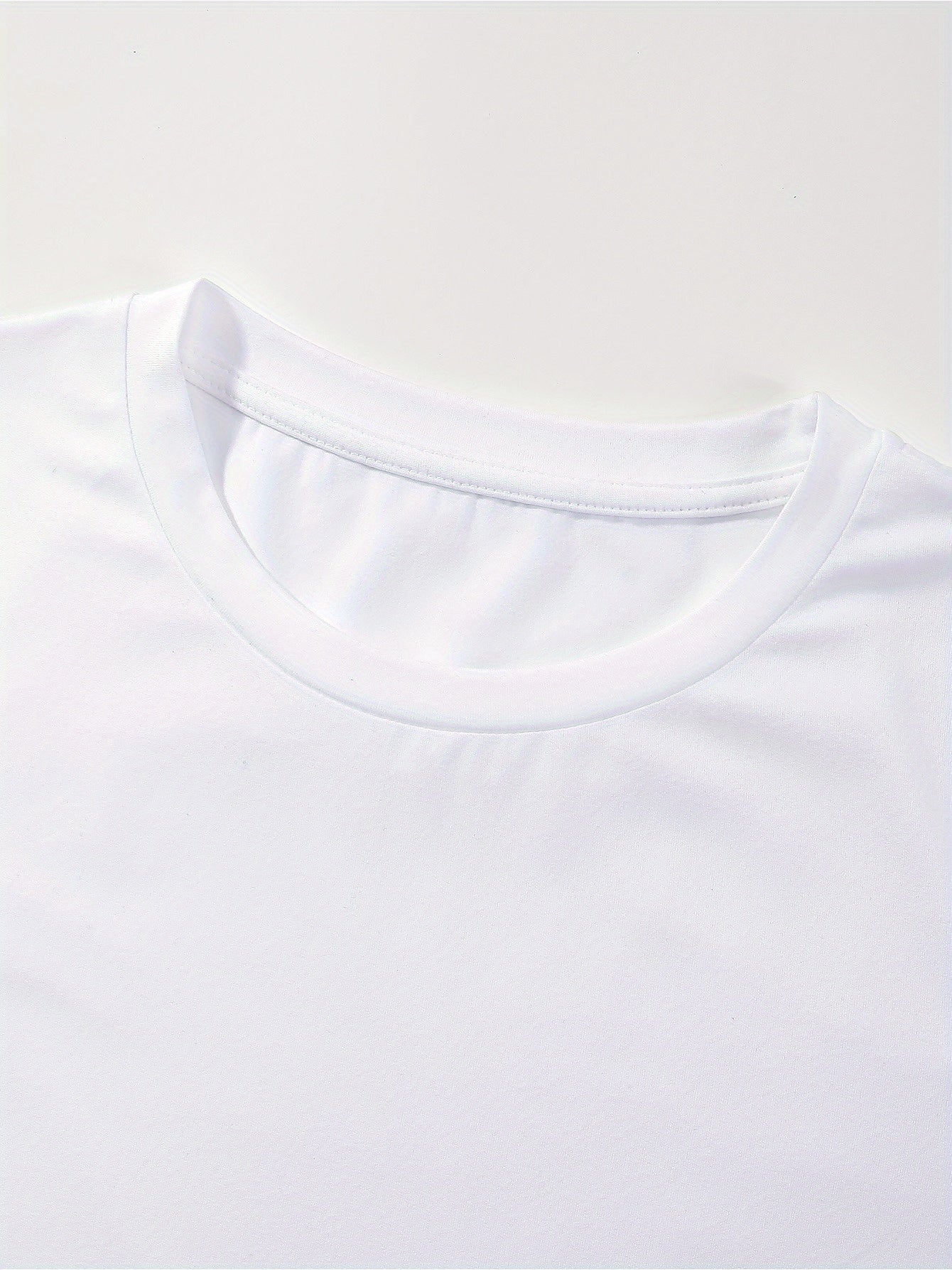 unisex Casual Graphic Print T-Shirt - Comfortable Fabric, Printed Tee, Streetwear style.